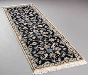 Persisk Nain løber, 252 x 76 cm.