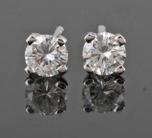 Earrings in 14k set with brilliant cut diamonds 0.64 ct 2