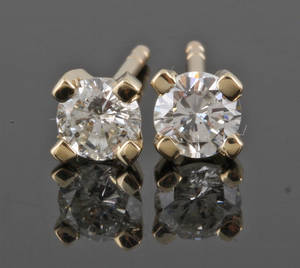 Earrings in 14k set with brilliant cut diamonds 0.54 ct2