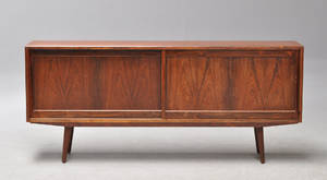 Dansk møbelproducent. lav skænk i palisander
