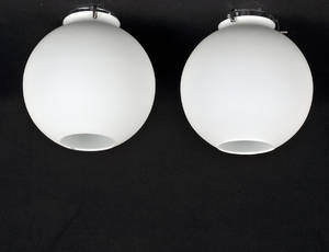 Zero, ett par lampor Globus 2