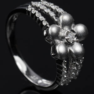 Blomster ring fra Heartbeats ca. 0.30 ct.