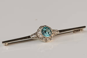 Broche i hvidguld med topas