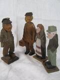 4 SKURNA TRÄFIGURER H 19, 20, 16, 16 CM