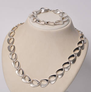 Randers Sølvvare, klassisk smykkesæt - halskæde  samt armbånd af sterling sølv