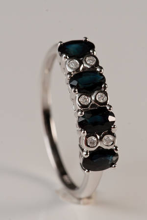 Safir- og diamantring