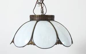 Taklampa, vittonat glas och gulmetall
