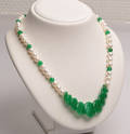Collier med jade og ferskvands kulturperler