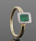 Diamond ring in 14kt with emerald approx. 0.08ct 