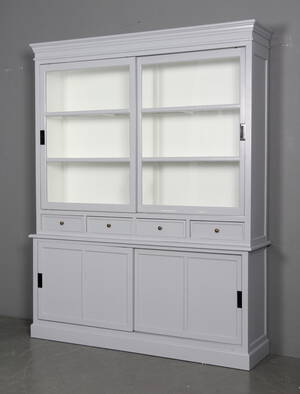 To delt vitrineskab. Gråbemalet. 2