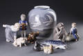 Samling figurer mm., porcelæn og stentøj. Kgl. P. og Bing  Grøndahl 10