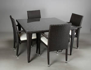 Havemøbelsæt af polyrattan, bord med fire stole, Keops Collection 5