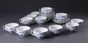 Musselmalet Riflet bouillonkopper, porcelæn. Kgl.P., II. sort. 23