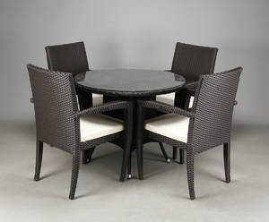 Havemøbelsæt af polyrattan, rundt bord med fire stole, Keops Collection 5