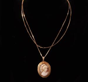 Halsband med hänge, 18k