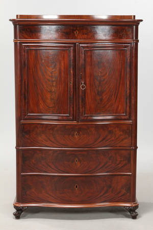 To-delt chiffoniere af mahogni.