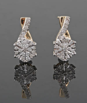 Diamond earrings, gold, approx 0.26ct. 2