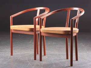 To armstole, mahogni og læder. 2