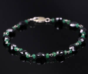 Diamant og smaragd armbånd.