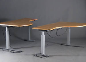System B8. Par elektriske hævesænke skriveborde