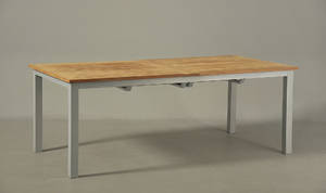 Havebord af teak, grålakeret stel af aluminium, 200 x 100 cm.