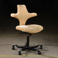 Peter Opsvik. Kontorstol, model Capisco 1335