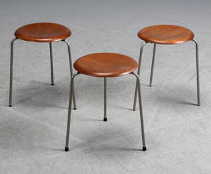 Arne Jacobsen Tre taburetter, teak 3