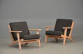 Hans J. Wegner, par hvilestole, model Ge-290 af egetræ 2  