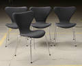 Arne Jacobsen. Sæt på fire stole syveren, model 3107 4 