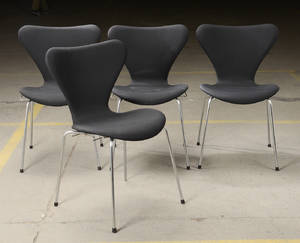 Arne Jacobsen. Sæt på fire stole syveren, model 3107 4 