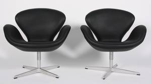 Arne Jacobsen 1902 - 1971. Par svaner betrukket med sort læder 2 Denne auktion er annulleret - se nu vare 1972171
