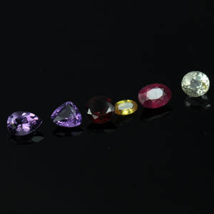 Uindfattet ædelstene 6