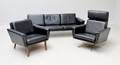 Tre-pers. sofa med par tilhørende hvilestole i sort læder3