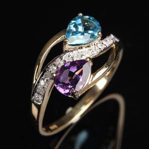Ring med ametyst, blå topas og diamanter