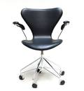 Arne Jacobsen. Kontorstol med armlæn, model 3217 nybetrukket med sort læder