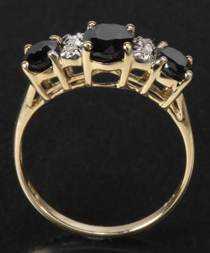 Ring med safirer og diamanter