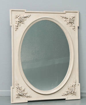 Ovalt spejl i hvidmalet ramme