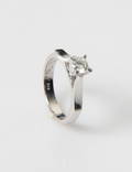 Solitairering, ca. 0.41 ct. Stærk brillans.