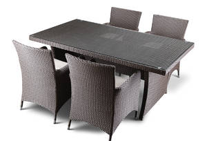 Havemøbelsæt af polyrattanflet, fire stole med stort bord, Keops Collection 5.
