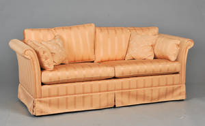 To-personers sofa med silkestof