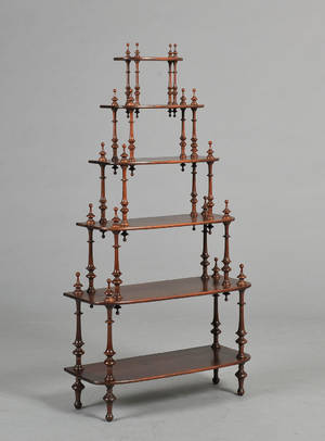 Etagere af mahognifarvet træ. 1800-tallet.