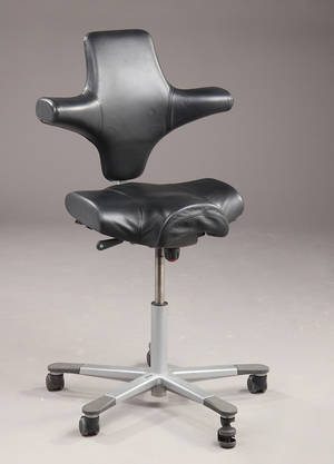 Peter Opsvik. Kontorstol, sort læder