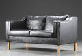 To-pers. sofa, sort læder, dansk møbelproducent