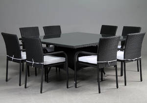 Havemøbler. Kvadratisk bord samt otte armstole, sort polyrattan 9