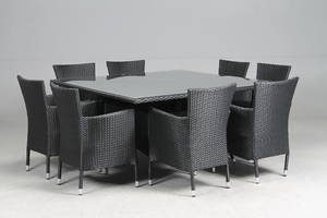 Havemøbler. Kvadratisk bord samt otte armstole, sort polyrattan 9