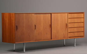 Dansk møbelproducent, Lav skænk af teaktræ.