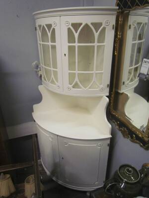 Hörnskåp, gustaviansk stil