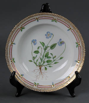 Kgl. Porcelæn. Flora Danica tallerken nr. 3546