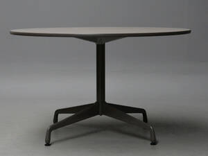 Charles Eames.Segmented Table, Ø 121 cm 
