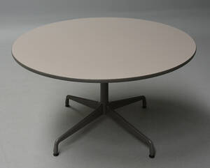 Charles Eames.Segmented Table, Ø 121 cm 
